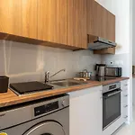 Daire Latte's Prime 1-bedroom In *